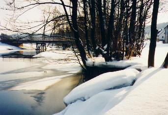 Pfreimd mit Brücke im Winter